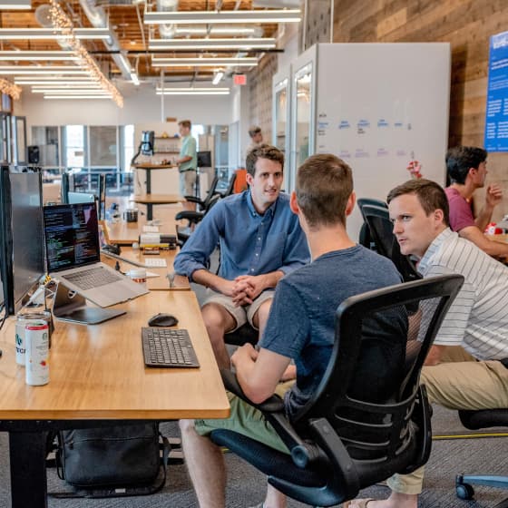 Команда GPS Бакр обсуждает проект мониторинга