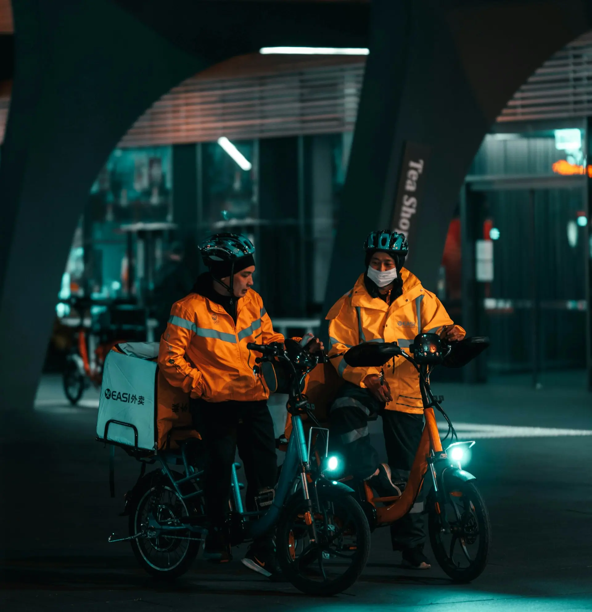 Два курьера отдахыют